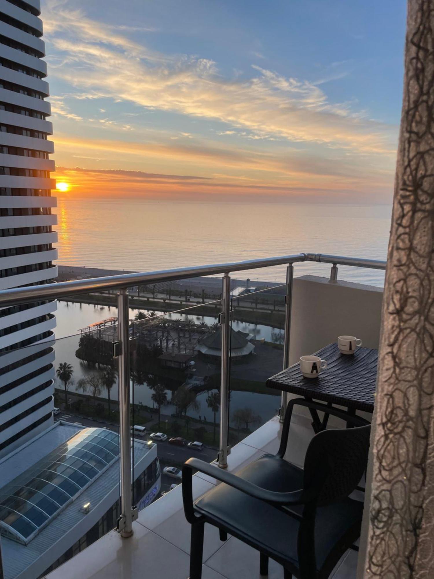 Roini Apartment Батуми Экстерьер фото