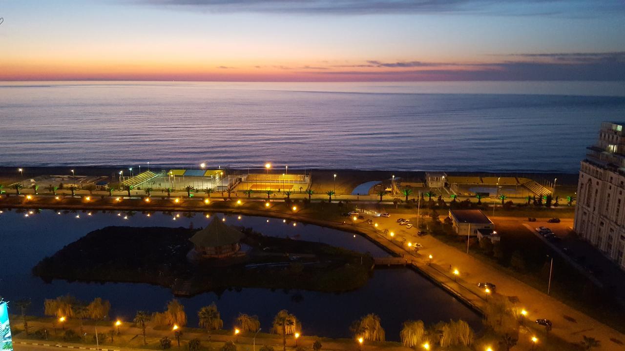 Roini Apartment Батуми Экстерьер фото