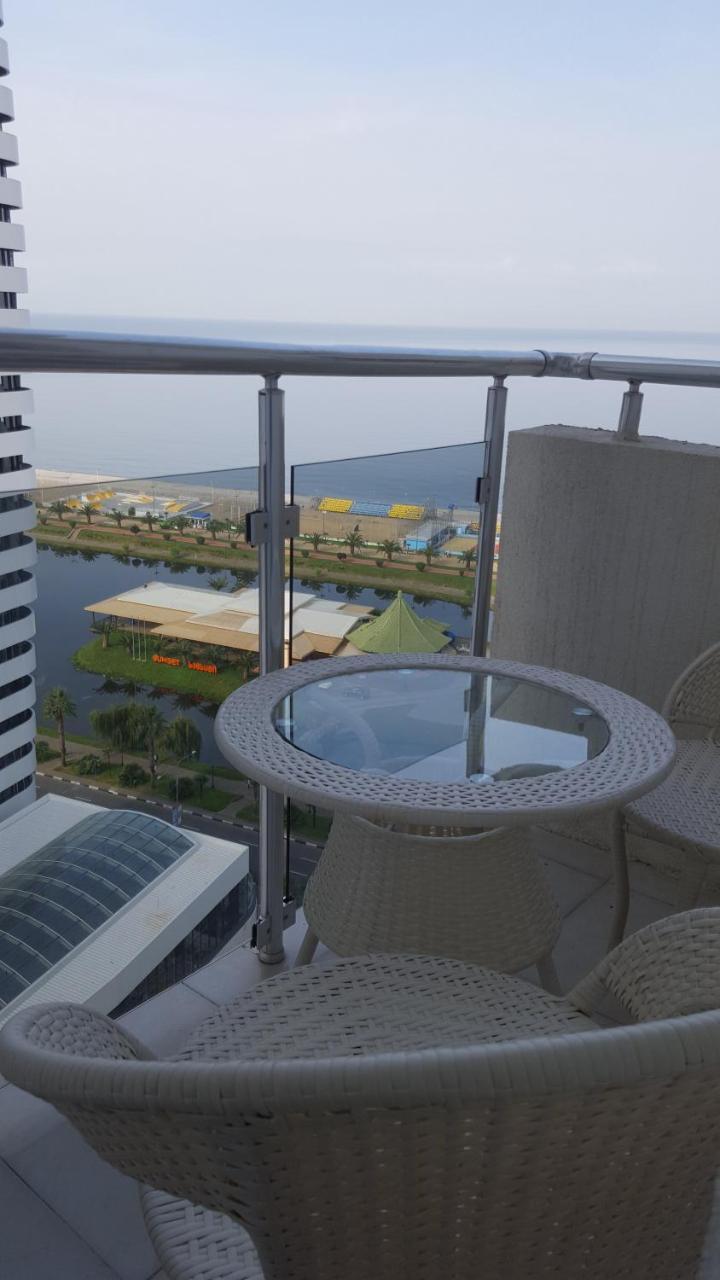 Roini Apartment Батуми Экстерьер фото